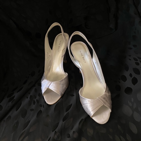Silver evening shoe - Picture 4 of 11